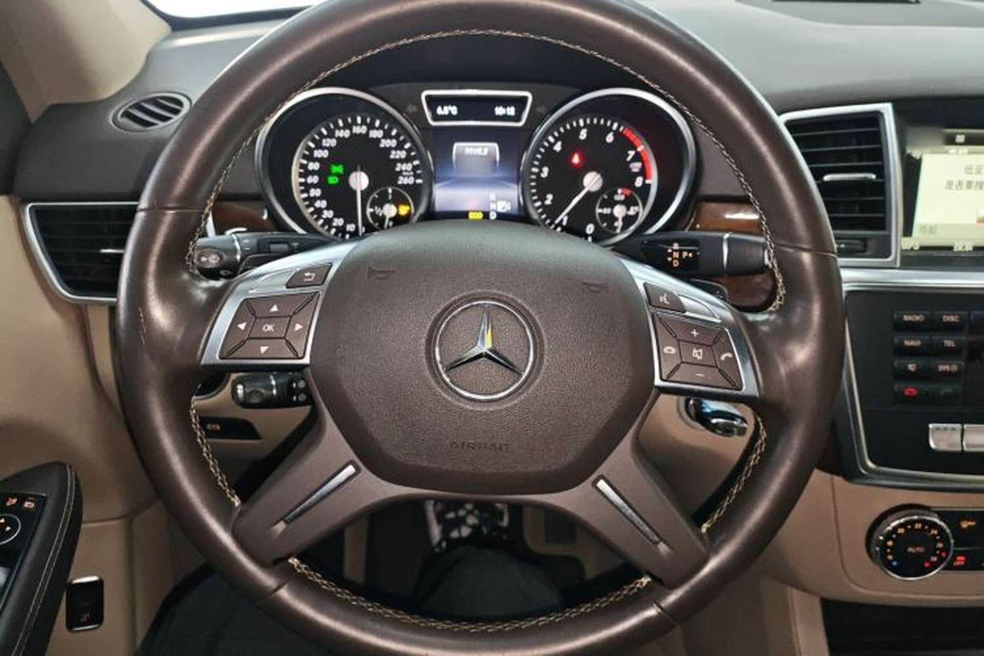 Used Mercedes-Benz M-Class 2015 ML 400 4MATIC Dynamic Model Steering Wheel