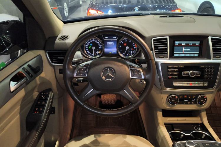 Used Mercedes-Benz M-Class 2015 ML 320 4MATIC Steering Wheel