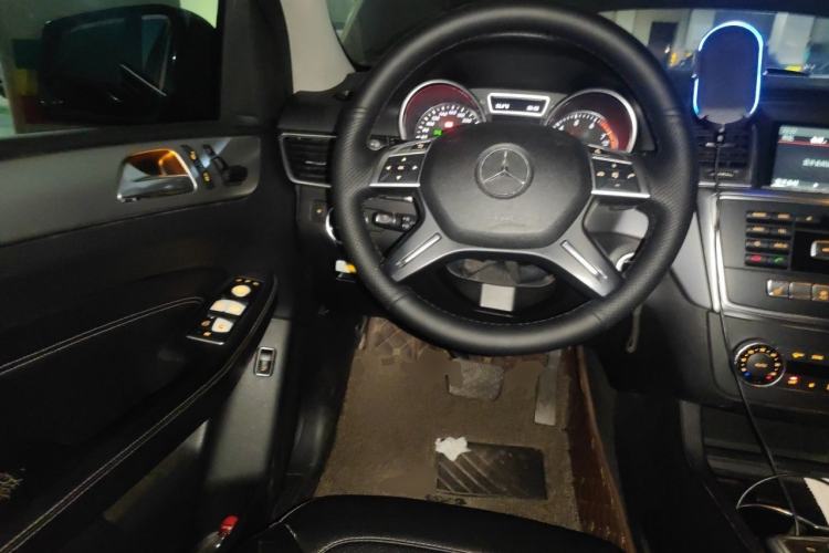 Used Mercedes-Benz M-Class 2015 ML 320 4MATIC Steering Wheel
