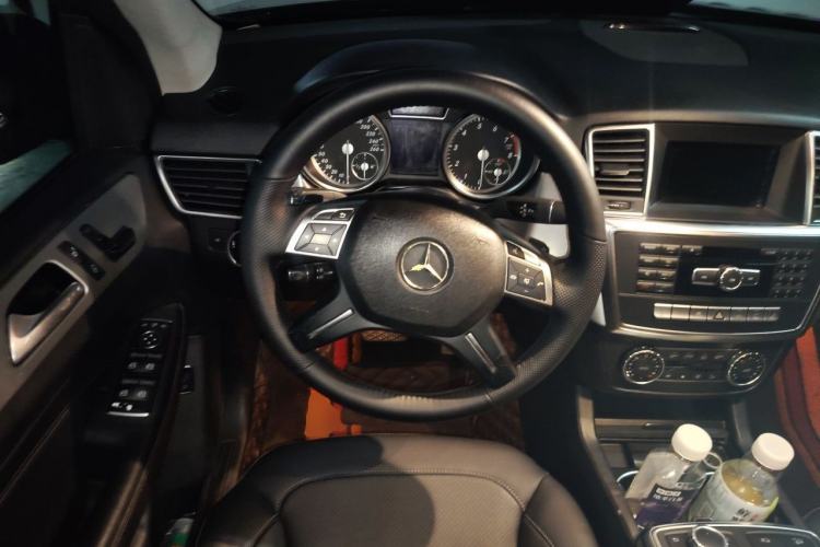 Used Mercedes-Benz M-Class 2015 ML 320 4MATIC Steering Wheel