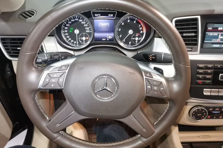 Used Mercedes-Benz M-Class 2015 ML 320 4MATIC Steering Wheel