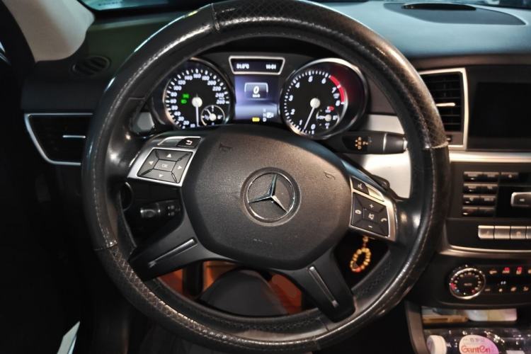 Used Mercedes-Benz M-Class 2015 ML 320 4MATIC Steering Wheel