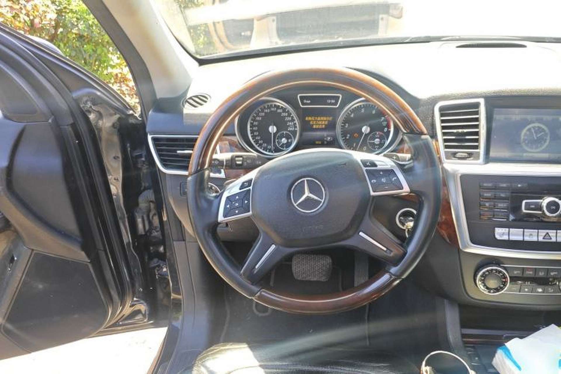 Used Mercedes-Benz M-Class 2015 ML 400 4MATIC Luxury Model Steering Wheel