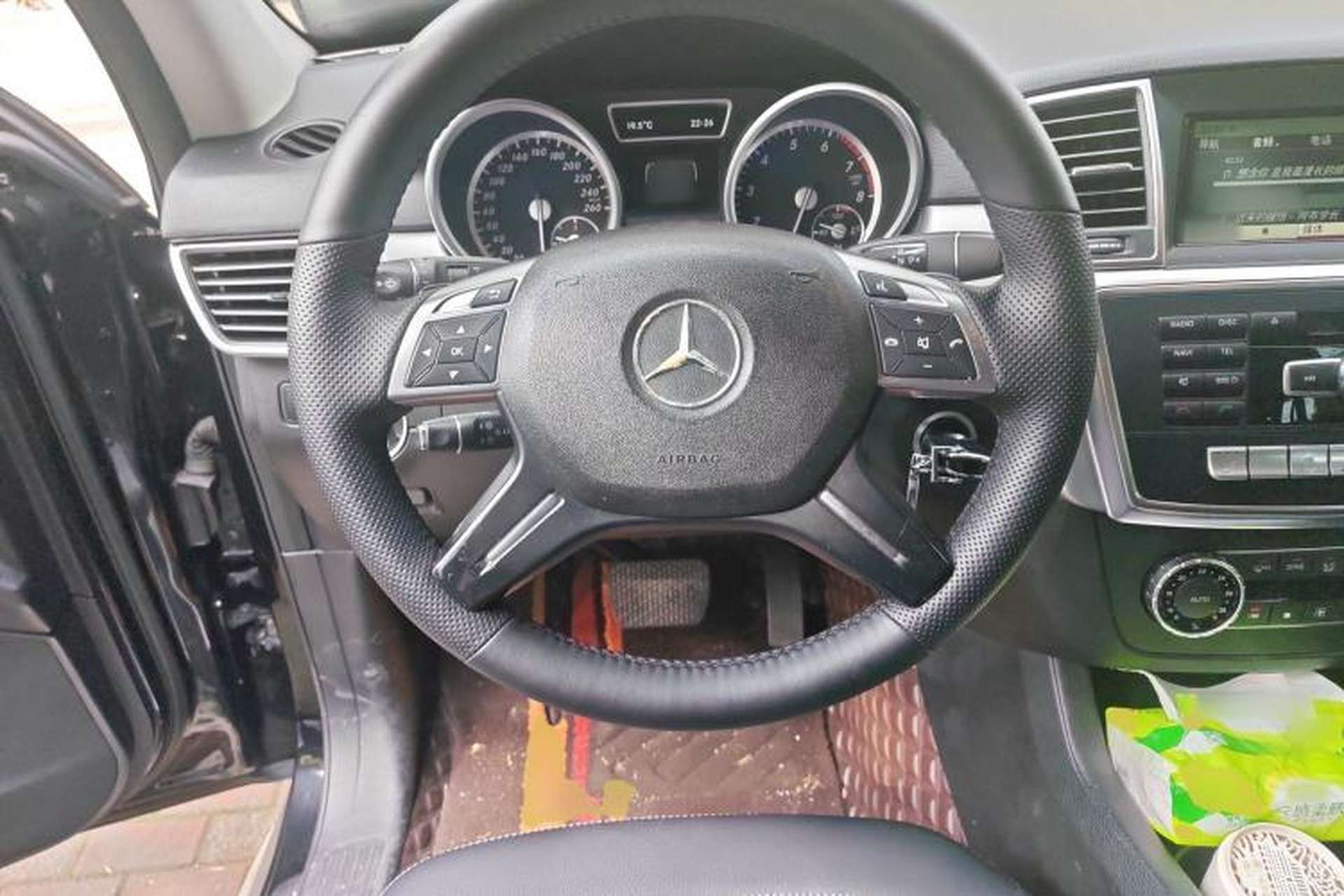 Used Mercedes-Benz M-Class 2015 ML 320 4MATIC Steering Wheel