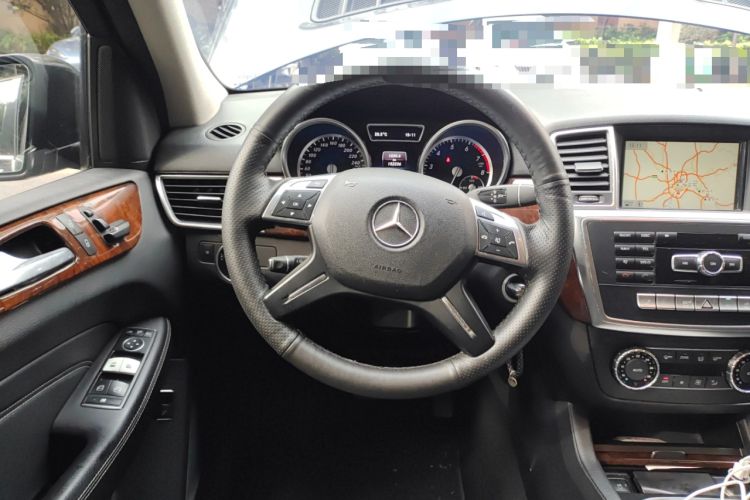 Used Mercedes-Benz M-Class 2015 ML 400 4MATIC Dynamic Model Steering Wheel