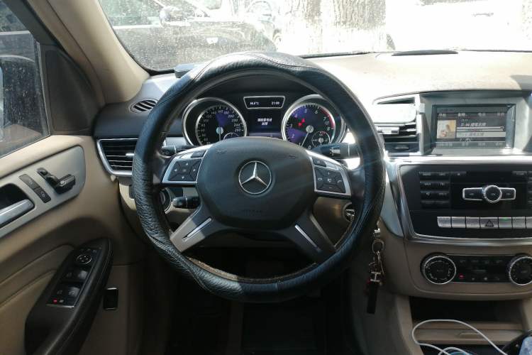 Used Mercedes-Benz M-Class 2015 ML 320 4MATIC Steering Wheel