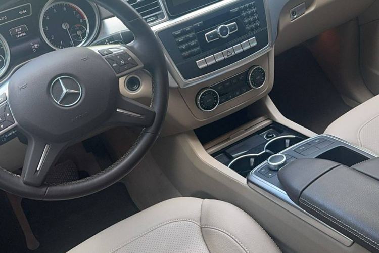 Used Mercedes-Benz M-Class 2015 ML 320 4MATIC Steering Wheel
