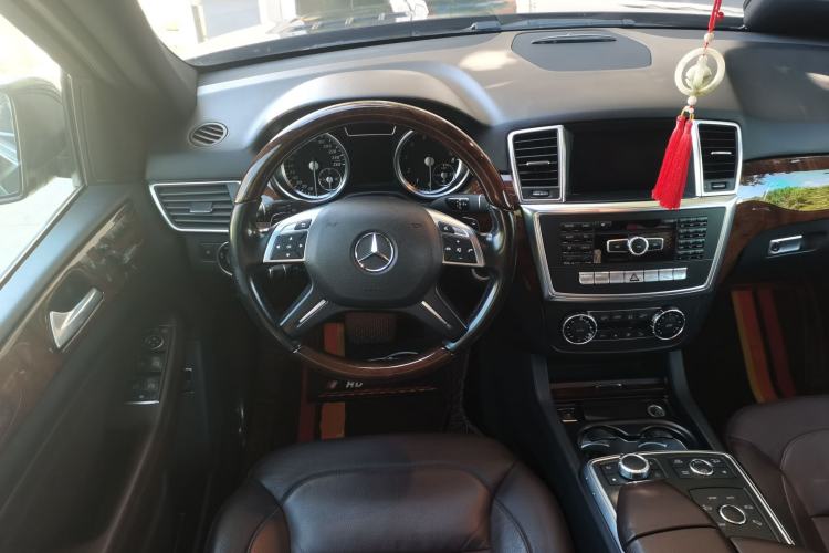 Used Mercedes-Benz M-Class 2015 ML 400 4MATIC Luxury Model Steering Wheel