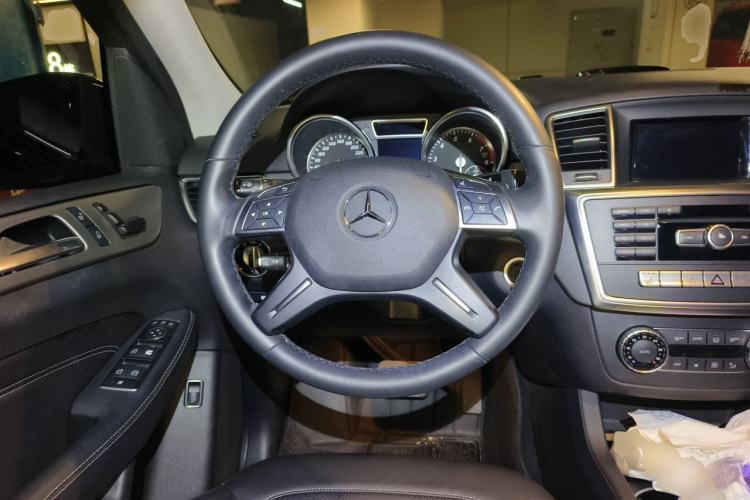 Used Mercedes-Benz M-Class 2015 ML 320 4MATIC Steering Wheel