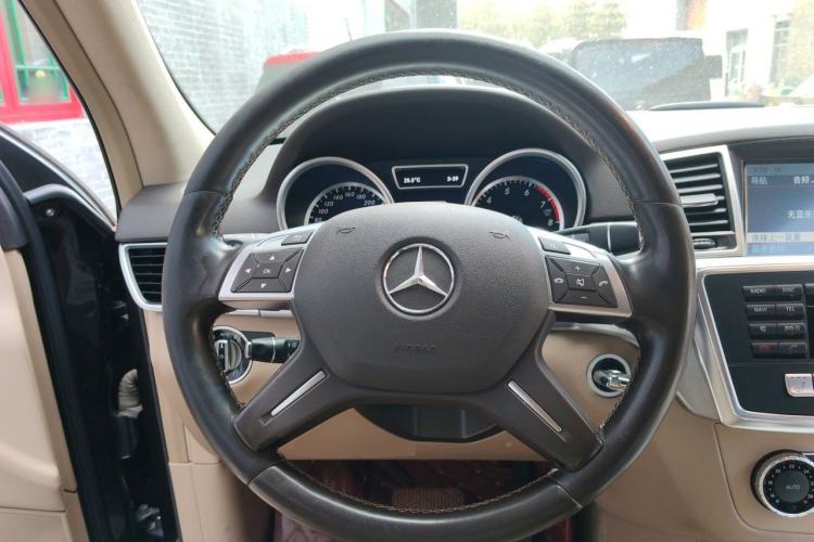 Used Mercedes-Benz M-Class 2015 ML 320 4MATIC Steering Wheel