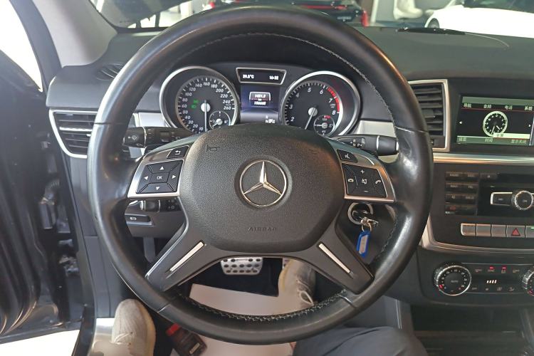 Used Mercedes-Benz M-Class 2015 ML 320 4MATIC Steering Wheel