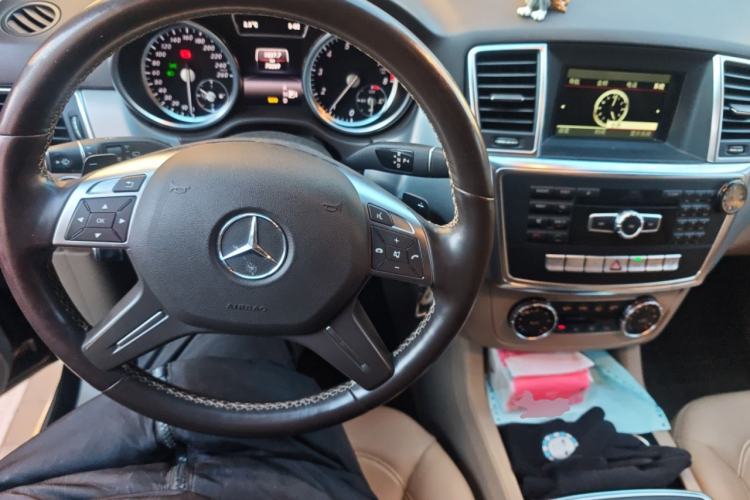 Used Mercedes-Benz M-Class 2015 ML 320 4MATIC Steering Wheel
