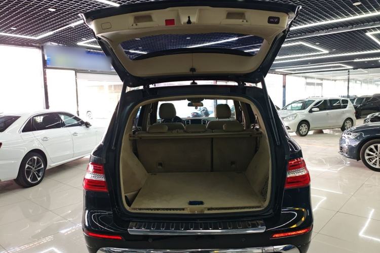 Used Mercedes-Benz M-Class 2015 ML 400 4MATIC Dynamic Model Trunk