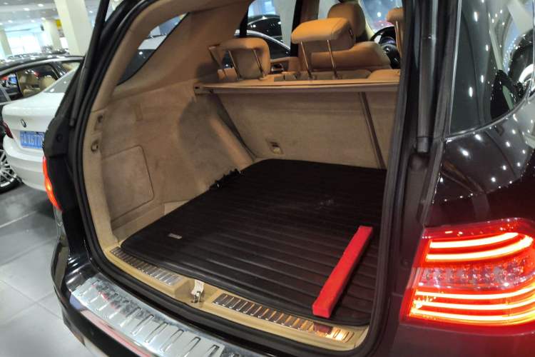 Used Mercedes-Benz M-Class 2015 ML 320 4MATIC Trunk