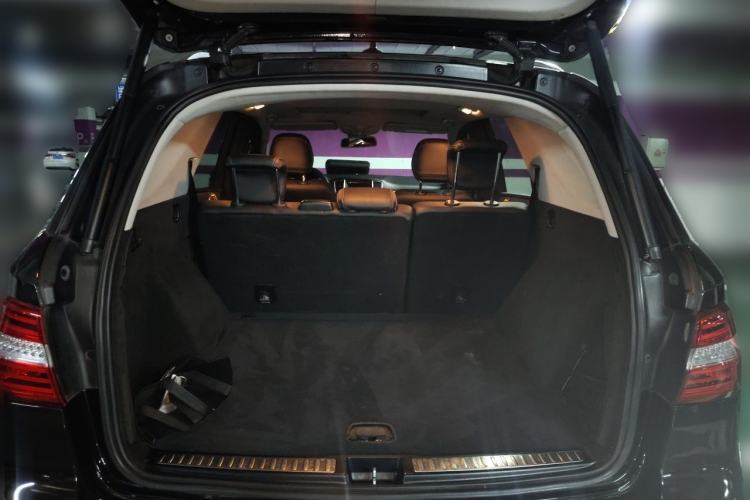 Used Mercedes-Benz M-Class 2015 ML 320 4MATIC Trunk