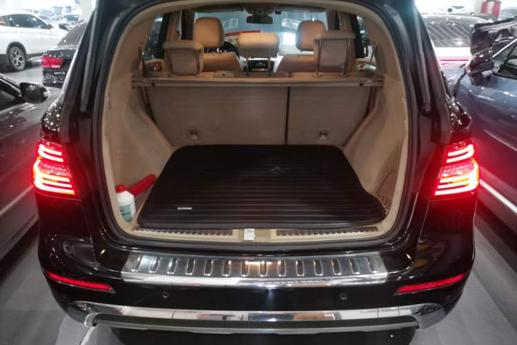 Used Mercedes-Benz M-Class 2015 ML 320 4MATIC Trunk