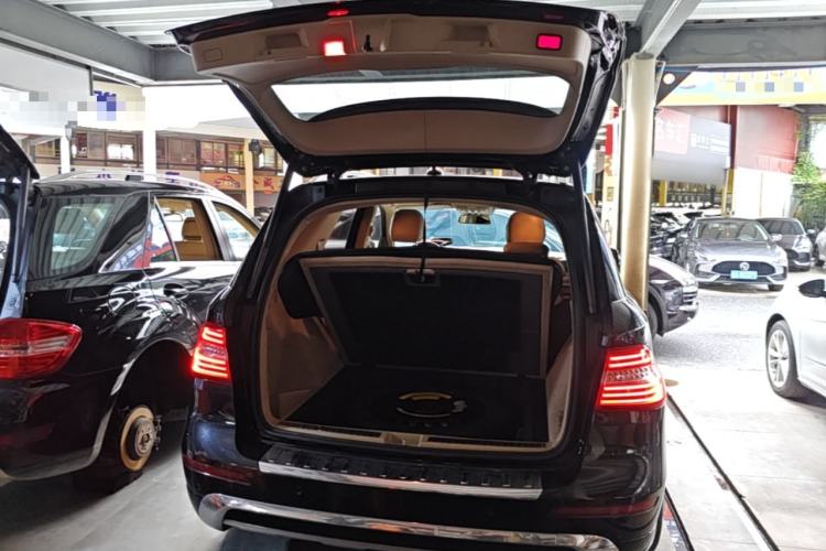 Used Mercedes-Benz M-Class 2015 ML 400 4MATIC Luxury Model Trunk