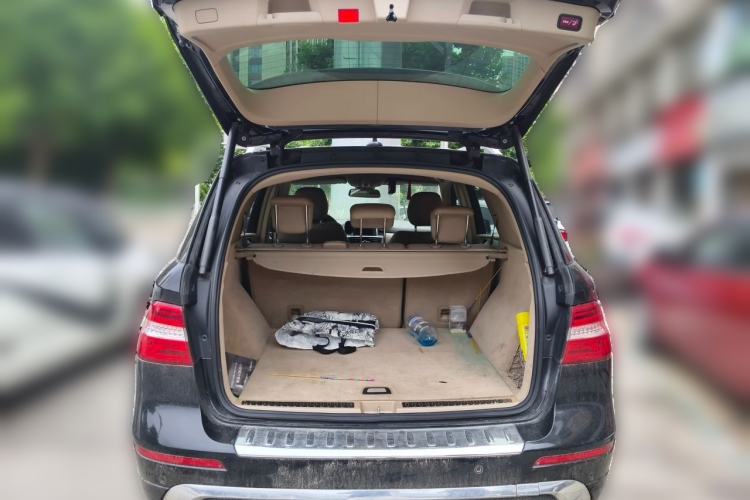 Used Mercedes-Benz M-Class 2015 ML 320 4MATIC Trunk