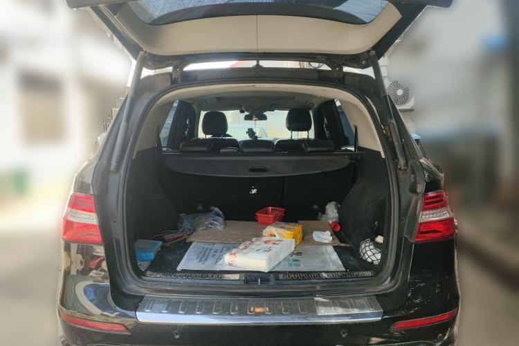Used Mercedes-Benz M-Class 2015 ML 320 4MATIC Trunk