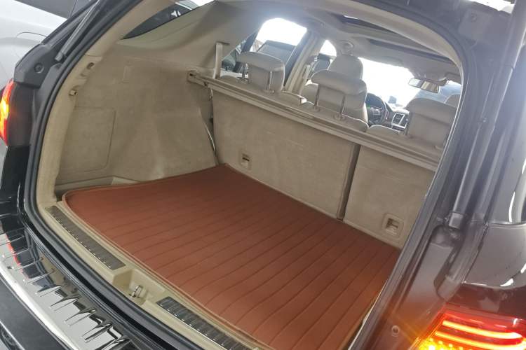 Used Mercedes-Benz M-Class 2015 ML 400 4MATIC Luxury Model Trunk