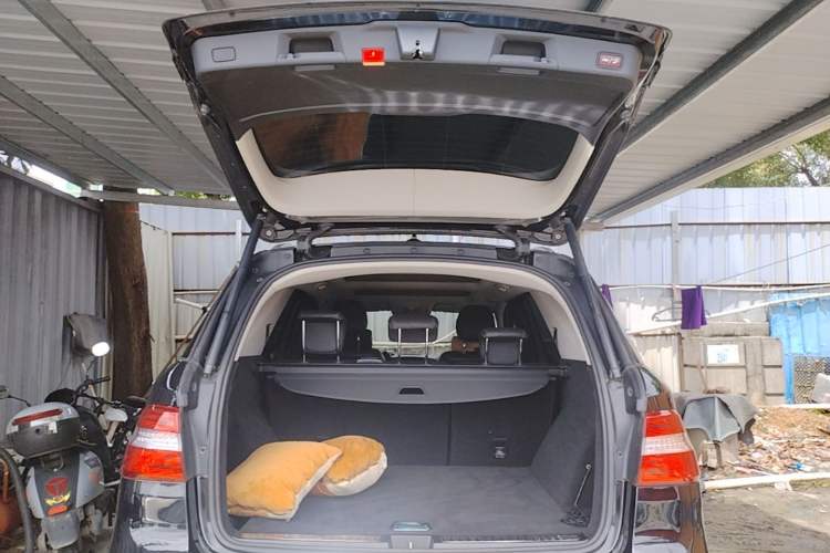 Used Mercedes-Benz M-Class 2015 ML 400 4MATIC Luxury Model Trunk