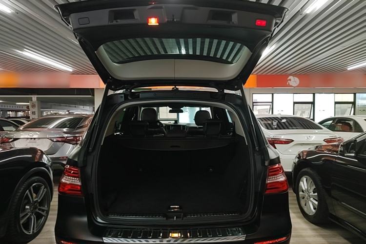 Used Mercedes-Benz M-Class 2015 ML 400 4MATIC Dynamic Model Trunk