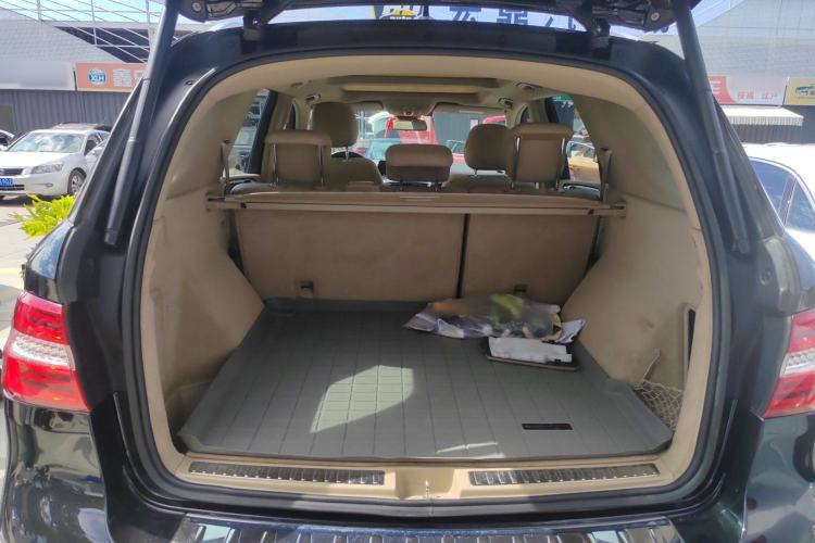 Used Mercedes-Benz M-Class 2015 ML 350 CDI 4MATIC Trunk