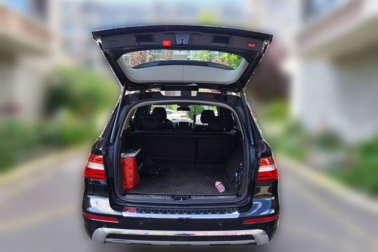 Used Mercedes-Benz M-Class 2015 ML 400 4MATIC Dynamic Model Trunk