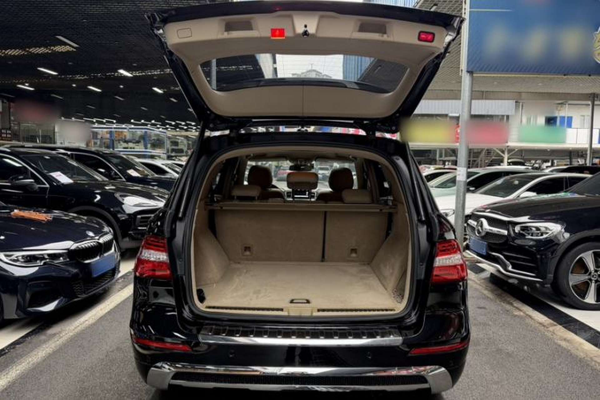 Used Mercedes-Benz M-Class 2015 ML 320 4MATIC Trunk