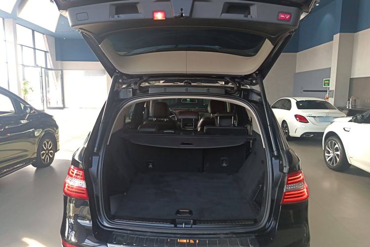Used Mercedes-Benz M-Class 2015 ML 320 4MATIC Trunk
