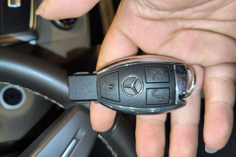 Used Mercedes-Benz M-Class 2015 ML 320 4MATIC Vehicle Key