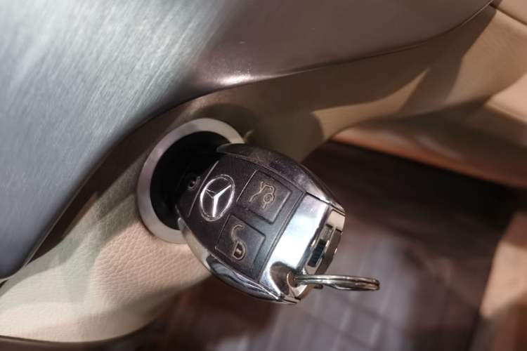 Used Mercedes-Benz M-Class 2015 ML 320 4MATIC Vehicle Key