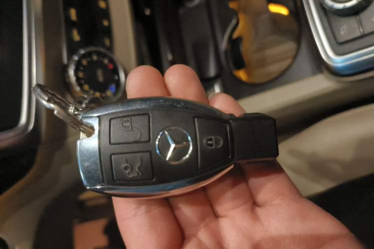 Used Mercedes-Benz M-Class 2015 ML 400 4MATIC Luxury Model Vehicle Key