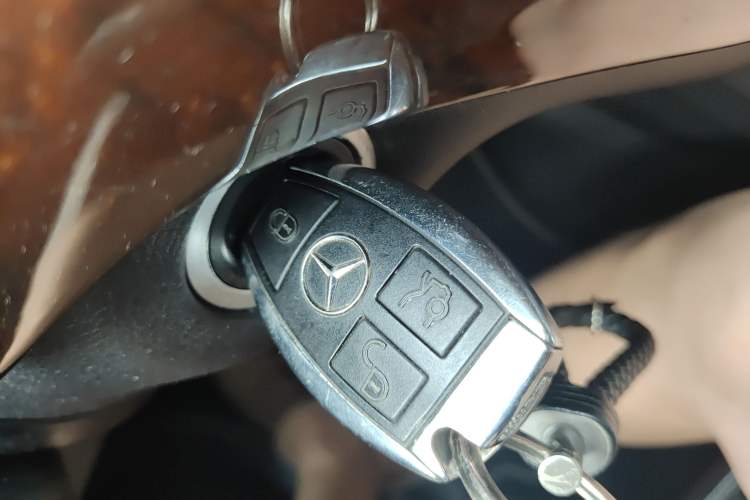 Used Mercedes-Benz M-Class 2015 ML 400 4MATIC Dynamic Model Vehicle Key