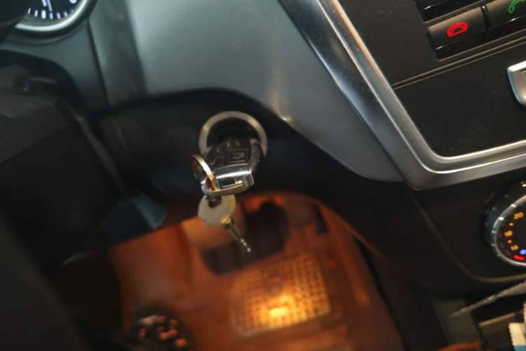 Used Mercedes-Benz M-Class 2015 ML 320 4MATIC Vehicle Key