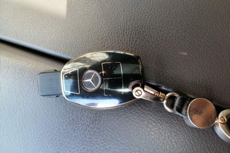 Used Mercedes-Benz M-Class 2015 ML 320 4MATIC Vehicle Key
