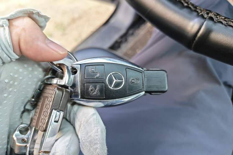 Used Mercedes-Benz M-Class 2015 ML 320 4MATIC Vehicle Key