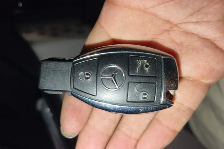 Used Mercedes-Benz M-Class 2015 ML 320 4MATIC Vehicle Key