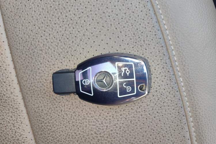 Used Mercedes-Benz M-Class 2015 ML 400 4MATIC Dynamic Model Vehicle Key