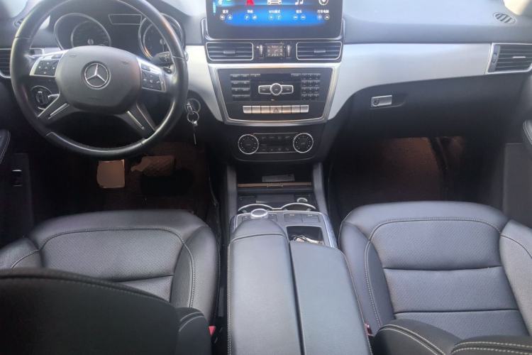 Used Mercedes-Benz M-Class 2015 ML 320 4MATIC Center Console