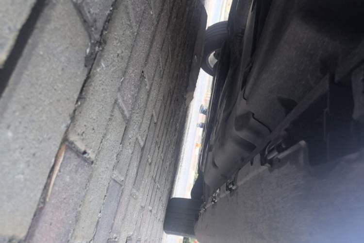 Used Mercedes-Benz M-Class 2015 ML 320 4MATIC Chassis Rear Right
