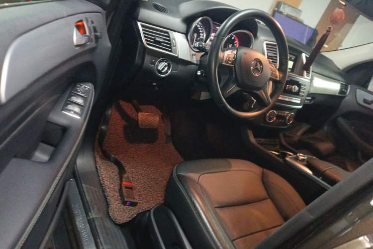 Used Mercedes-Benz M-Class 2015 ML 320 4MATIC Driver Seat