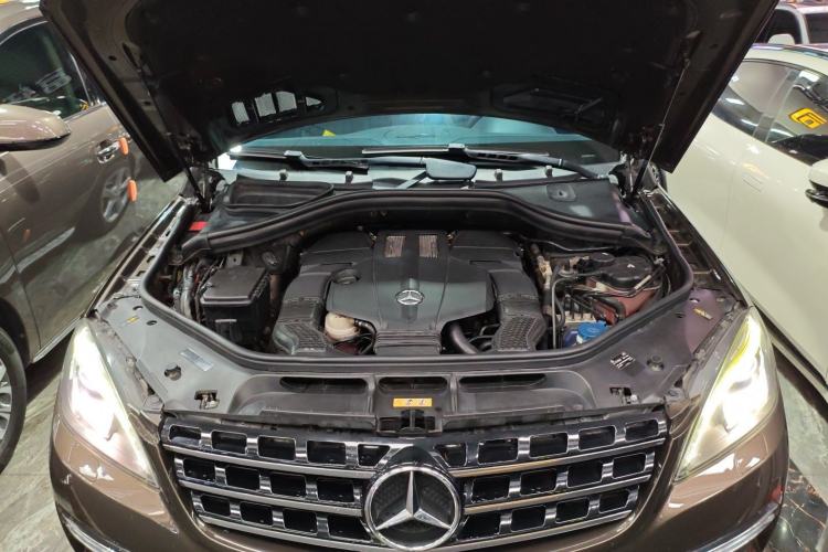 Used Mercedes-Benz M-Class 2015 ML 400 4MATIC Dynamic Model Engine Bay