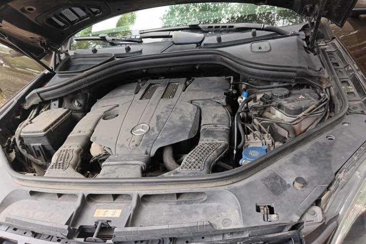 Used Mercedes-Benz M-Class 2015 ML 320 4MATIC Engine Bay