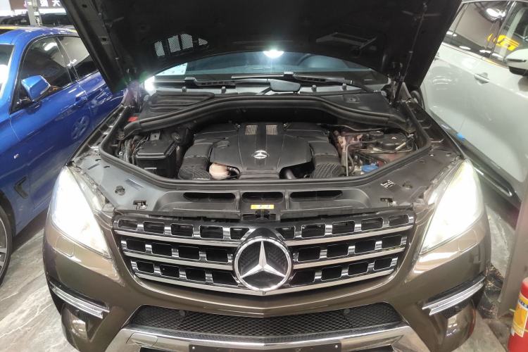 Used Mercedes-Benz M-Class 2015 ML 400 4MATIC Dynamic Model Engine Bay