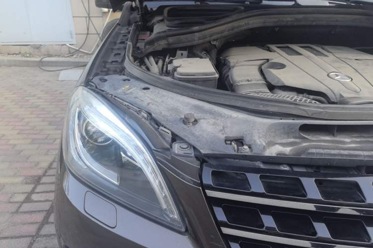 Used Mercedes-Benz M-Class 2015 ML 320 4MATIC Engine Bay Right