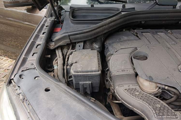 Used Mercedes-Benz M-Class 2015 ML 320 4MATIC Engine Bay Right