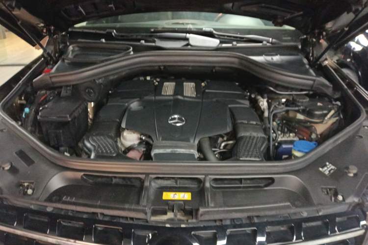 Used Mercedes-Benz M-Class 2015 ML 320 4MATIC Engine Bay