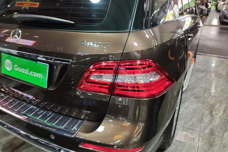 Used Mercedes-Benz M-Class 2015 ML 400 4MATIC Dynamic Model Exterior 3