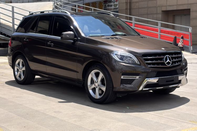 Used Mercedes-Benz M-Class 2015 ML 400 4MATIC Dynamic Model Exterior 4
